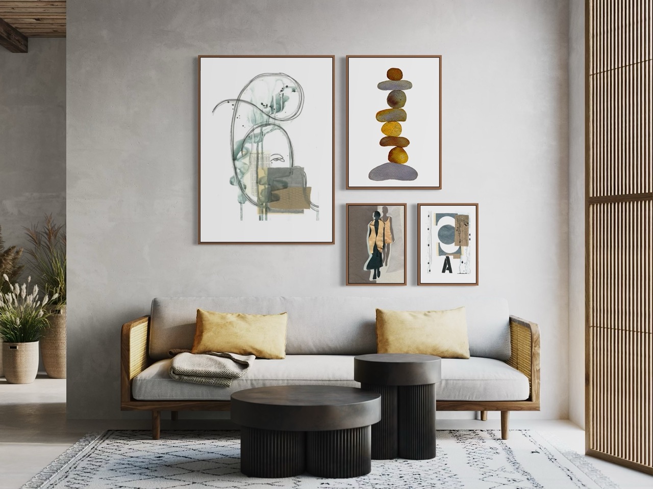 Gallerivaeg-med-kunstplakater-i-varme-og-kolde-toner